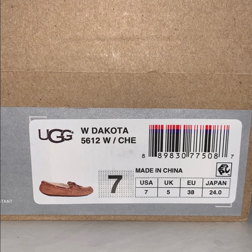 UGG W DAKOTA CHESTNUT NWT SIZE 7